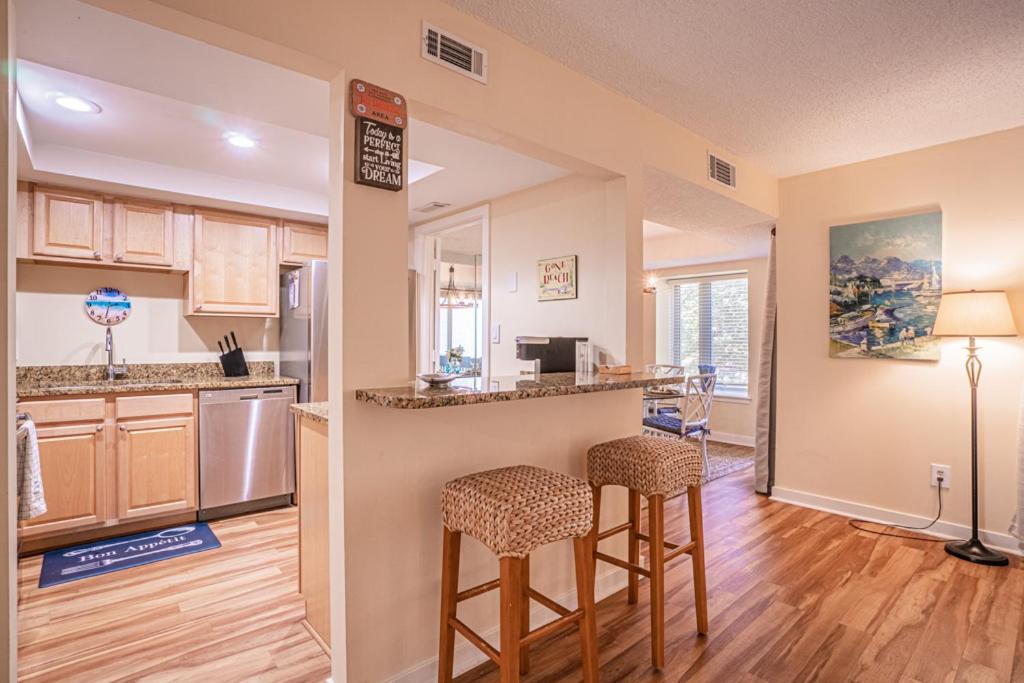 1686 Bluff Villas Renovated Sleeps 8 Walk To Salty Dog Sea Pines ヒルトンヘッドアイランド エクステリア 写真