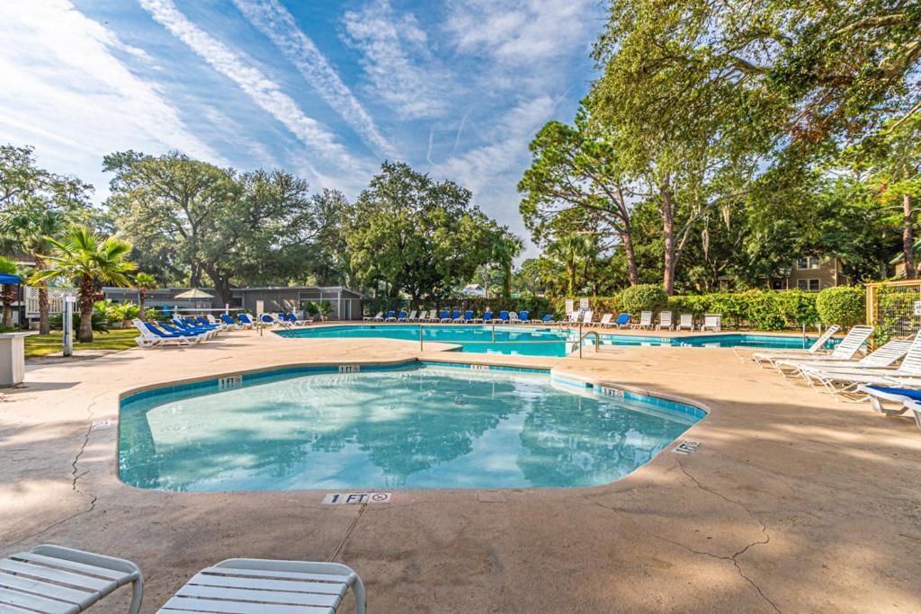 1686 Bluff Villas Renovated Sleeps 8 Walk To Salty Dog Sea Pines ヒルトンヘッドアイランド エクステリア 写真