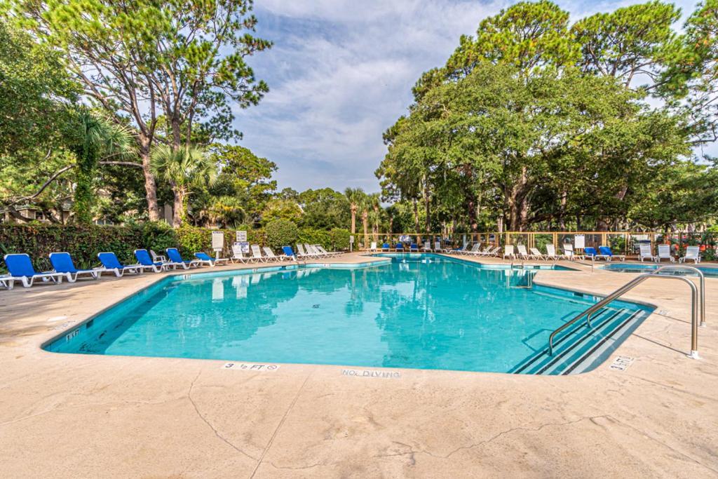 1686 Bluff Villas Renovated Sleeps 8 Walk To Salty Dog Sea Pines ヒルトンヘッドアイランド エクステリア 写真