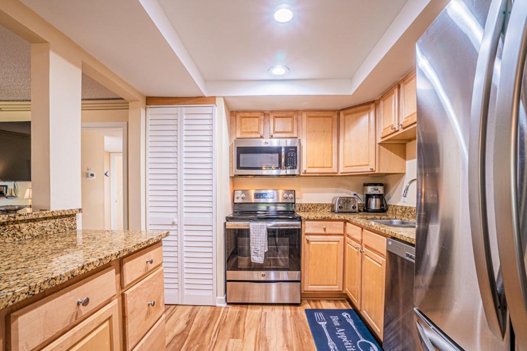1686 Bluff Villas Renovated Sleeps 8 Walk To Salty Dog Sea Pines ヒルトンヘッドアイランド エクステリア 写真