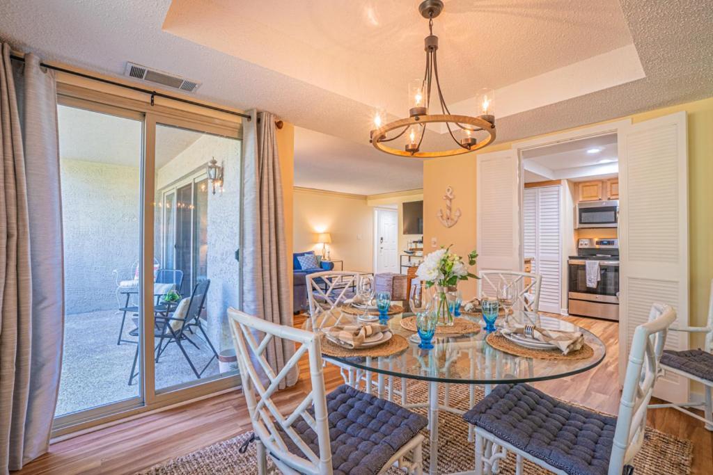 1686 Bluff Villas Renovated Sleeps 8 Walk To Salty Dog Sea Pines ヒルトンヘッドアイランド エクステリア 写真