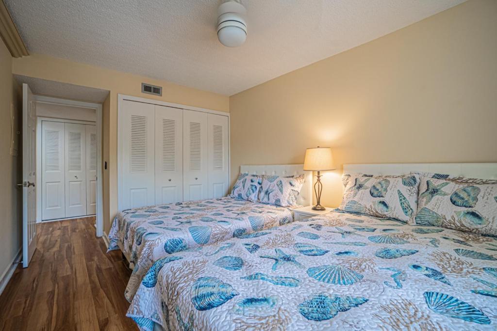 1686 Bluff Villas Renovated Sleeps 8 Walk To Salty Dog Sea Pines ヒルトンヘッドアイランド エクステリア 写真